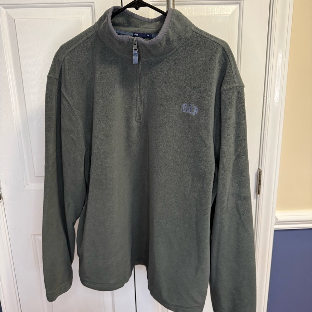 Men’s GAP fleece quarter zip size XL